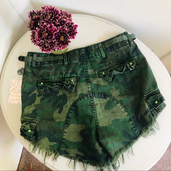 NWT Free People Commander Cutoff Camo Shorts - Picture 6 of 6